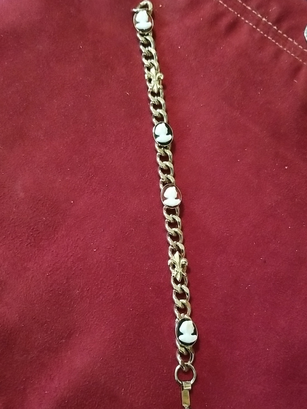 Gold Tone Bracelet with Cameos